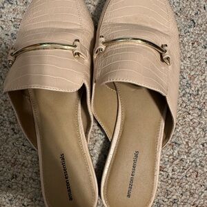 Amazon Essentials Women's Cream Mules